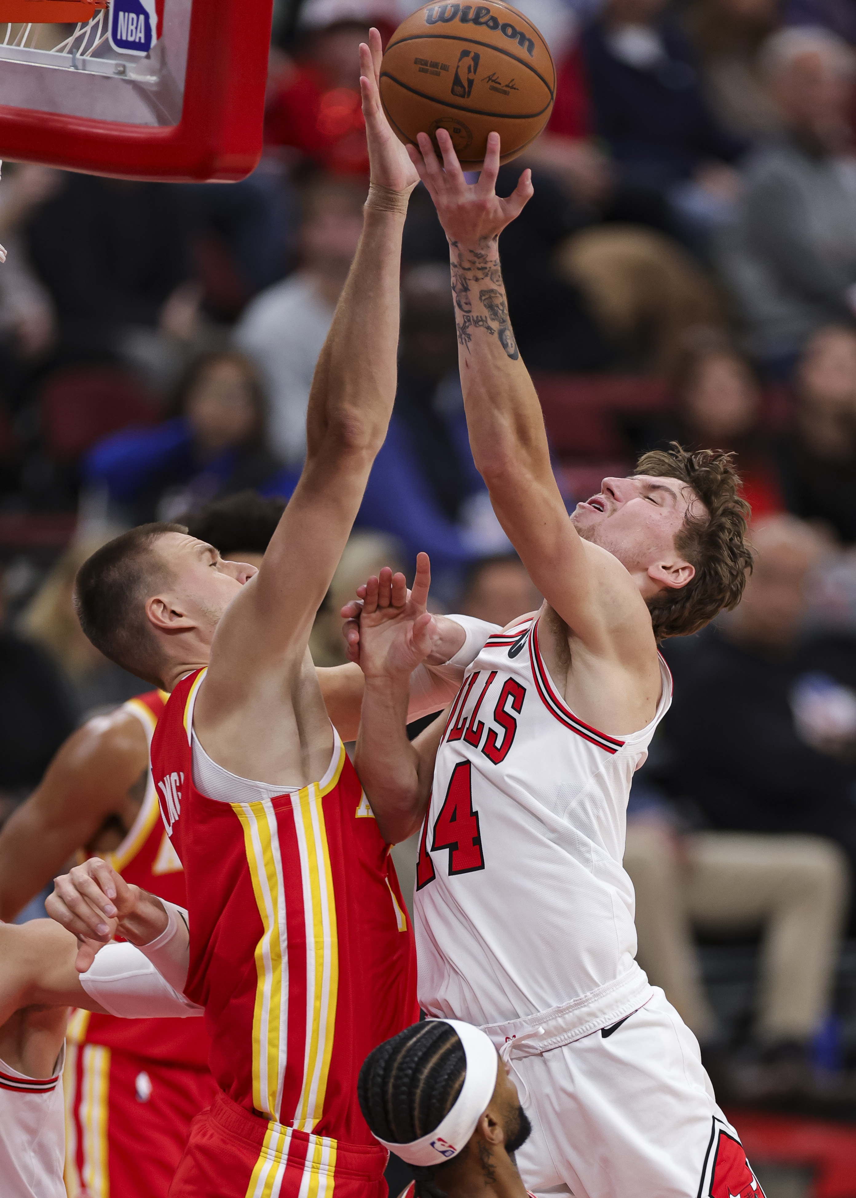 詹姆斯在公牛比赛中战术调整，突破纪录引发热议！的简单介绍