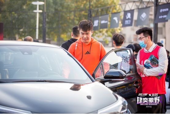 Ming回归赛场，势不可挡首场状态亮眼，中国队观众沸腾！的简单介绍